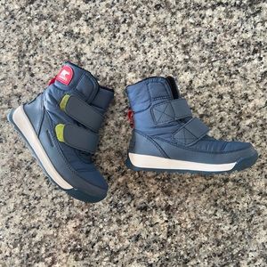 Sorel children’s Whitney II strap